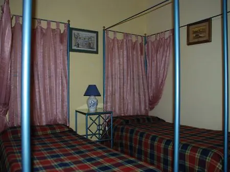 Terrauzza Sul Mare Di Renata Emmolo סירקוזה